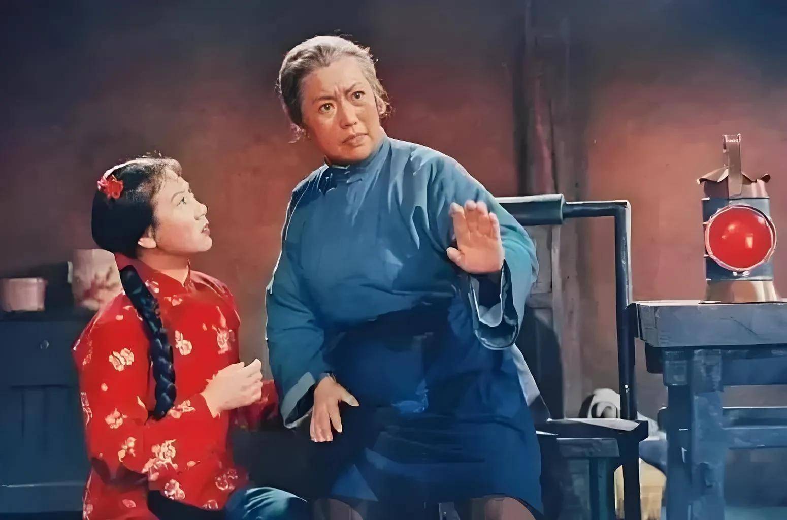 红灯记剧照
